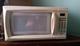 Se vende microwave (microondas)