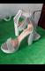 Zapatos de tacón con brillos , elegantes y modernos, 